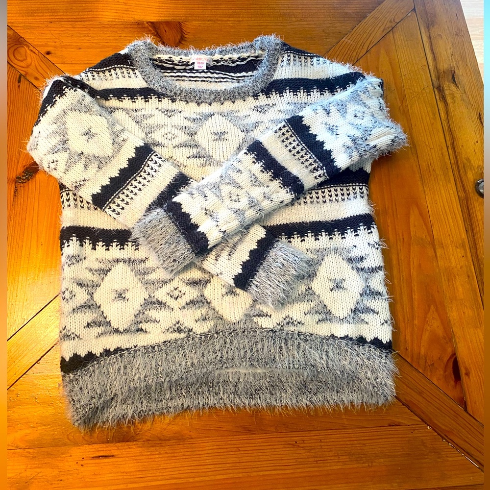 Cozy Gray Patterned Sweater